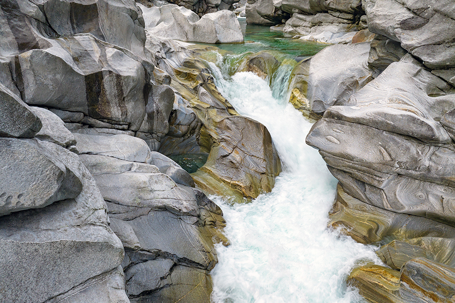 Unterwegs im Verzascatal, Verzasca, Tessin, Schweiz, Verzasca Wasserfall