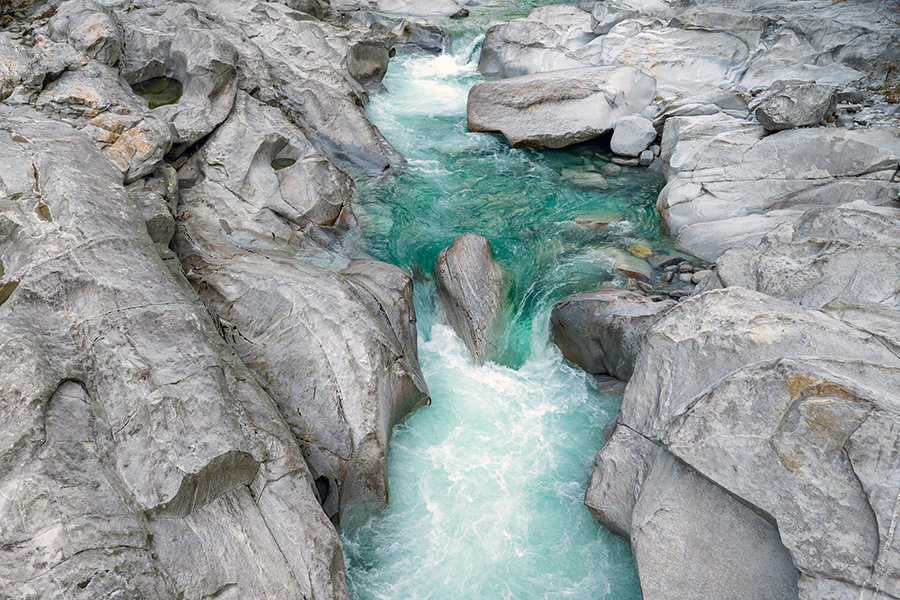 Unterwegs im Verzascatal, Verzasca, Tessin, Schweiz, Verzasca Wasserfall