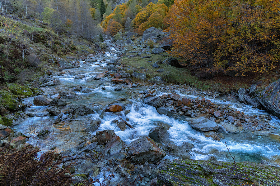 Unterwegs im Verzascatal, Verzasca, Tessin, Schweiz, Verzasca Wasserfall