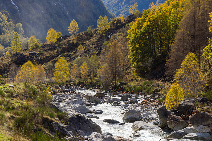 Unterwegs im Verzascatal, Verzasca, Tessin, Schweiz, Verzasca Wasserfall