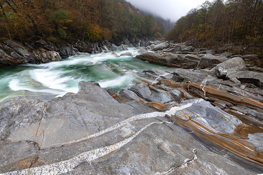 Unterwegs im Verzascsatal, Verzascsa, Tessin, Schweiz, Verzasca Wasserfall