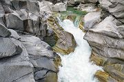 Unterwegs im Verzascatal, Verzasca, Tessin, Schweiz, Verzasca Wasserfall
