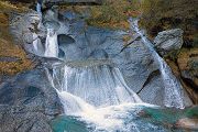 Unterwegs im Verzascatal, Verzasca, Tessin, Schweiz, Verzasca Wasserfall