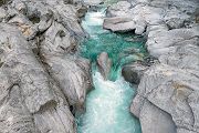 Unterwegs im Verzascatal, Verzasca, Tessin, Schweiz, Verzasca Wasserfall