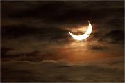 Partielle Sonnenfinsternis - 04.01.2011 Sachsen Mond schiebt sich zwischen Sonne und Erde Finsternis