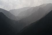 Gewitter am Meraner Hoehenweg Suedtirol Italien Katharienaberg Schnalsburg Texelgruppe